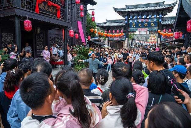 國慶黃金周景區(qū)人海再現(xiàn)，智慧管理助力有序游覽